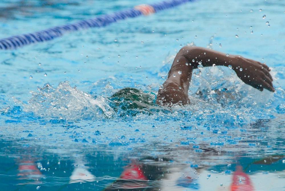 Tips Ampuh Mencegah Kulit Belang Setelah Berenang